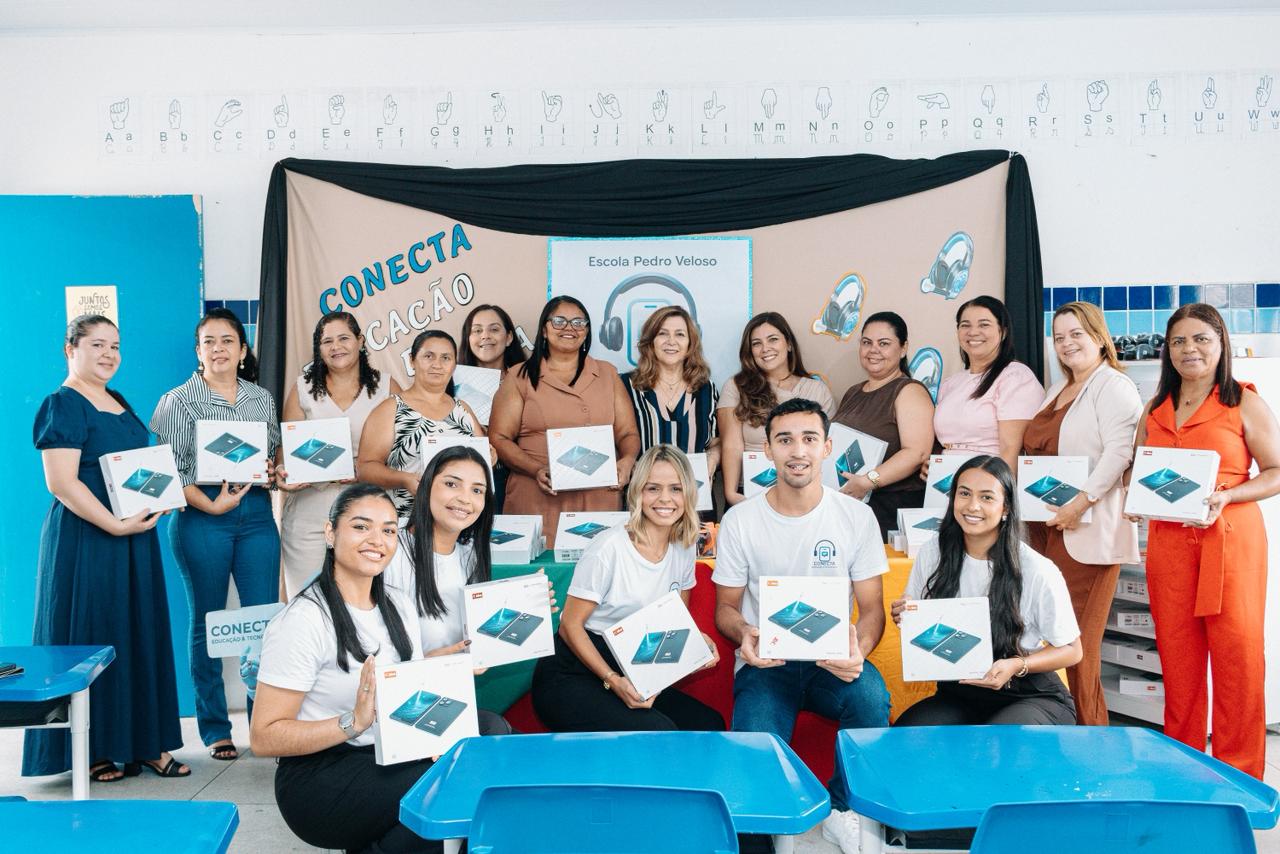 Equipe e educadores durante implantação da Conecta em Ibateguara